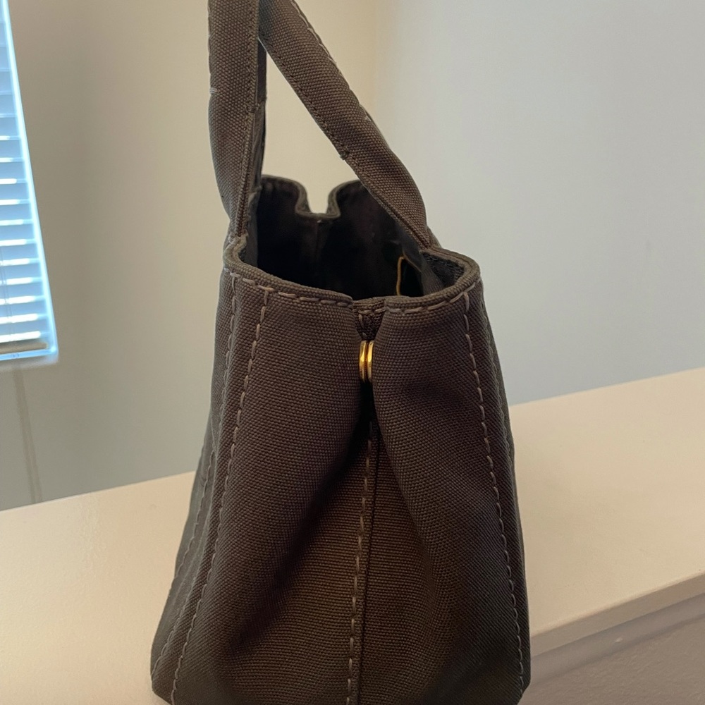 Prada tote bag slightly used - Picture 4 of 6